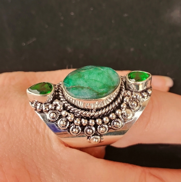 New Emerald and Peridot 925 Silver Statement Ring. - Picture 9 of 16
